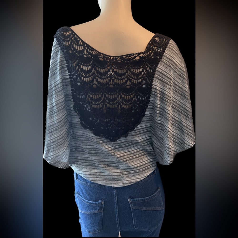 Crochet back 3/4 sleeve top